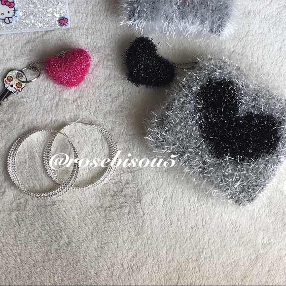 Heart Bag + Detachable Bag Charm! - Picture 3 of 4